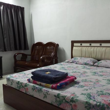 Tony'S Guesthouse At Teluk Bahang Бату-Ферринги Экстерьер фото