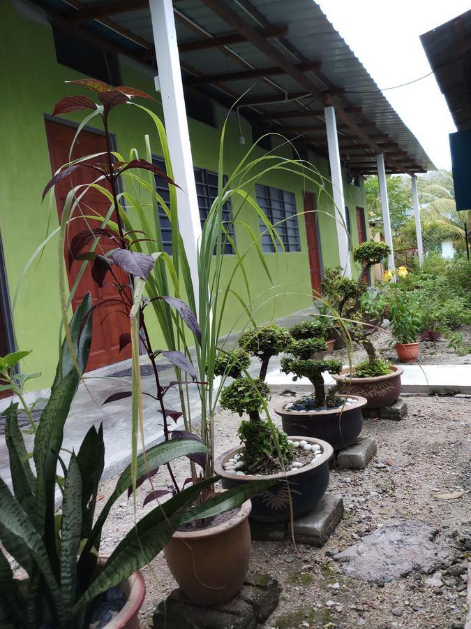 Tony'S Guesthouse At Teluk Bahang Бату-Ферринги Экстерьер фото