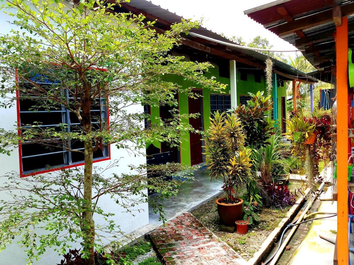 Tony'S Guesthouse At Teluk Bahang Бату-Ферринги Экстерьер фото