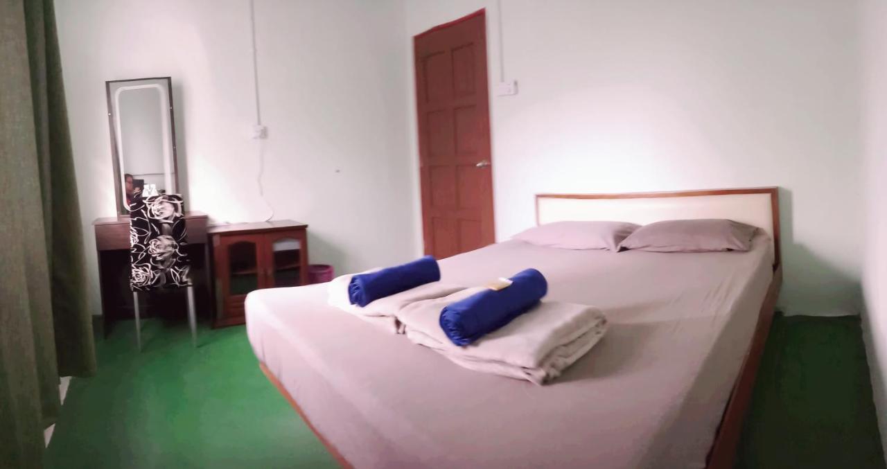 Tony'S Guesthouse At Teluk Bahang Бату-Ферринги Экстерьер фото
